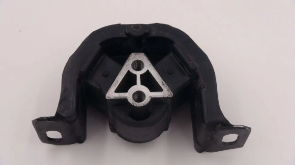 Опора двигателя левая