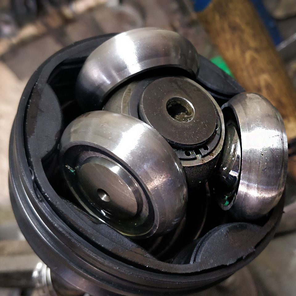 Замена ШРУСа внутреннего