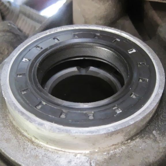 Замена сальника привода