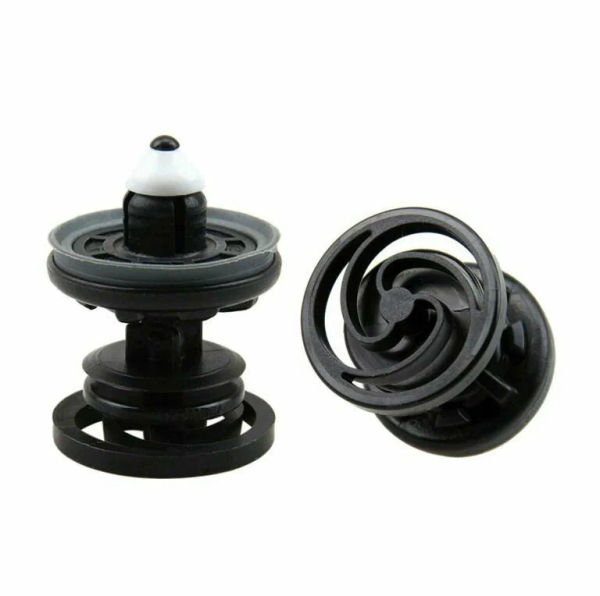 Клипса обшивки