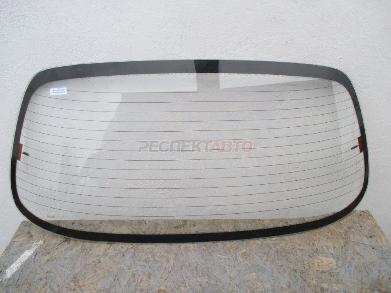 Стекло заднее (седан, с обогревом)