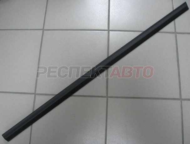 Молдинг двери передней правой