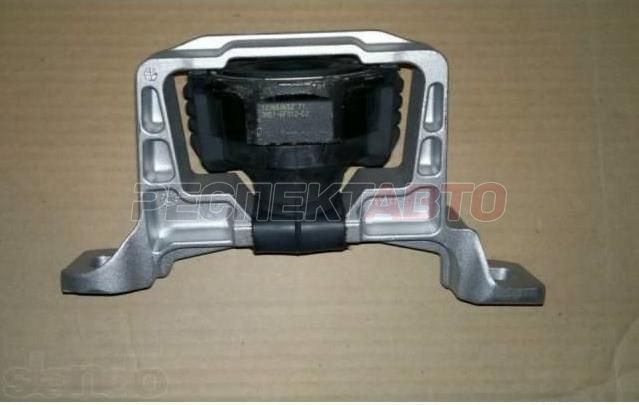 Опора двигателя правая