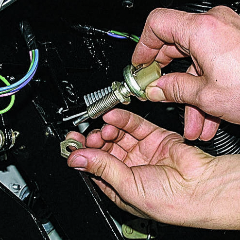 Замена датчика стоп-сигнала