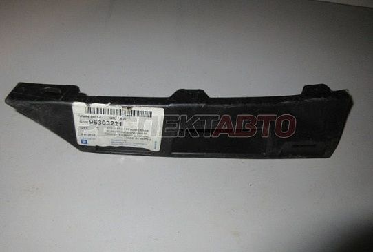 Кронштейн бампера переднего (правый)