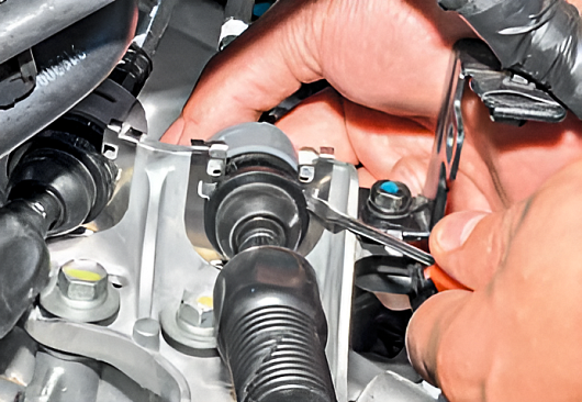 Замена тросов КПП