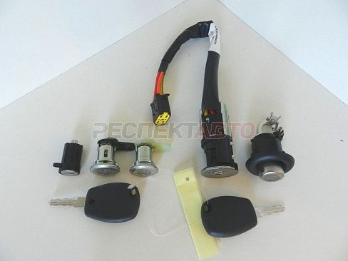 Личинки замков