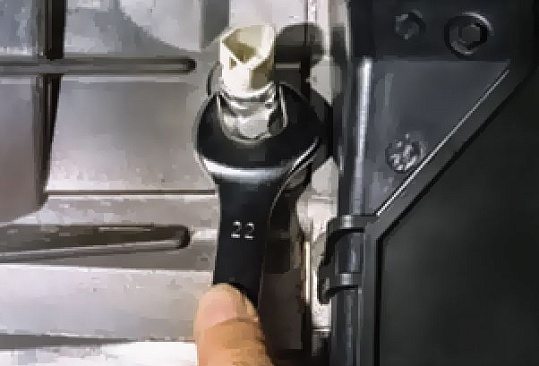 Замена датчика заднего хода