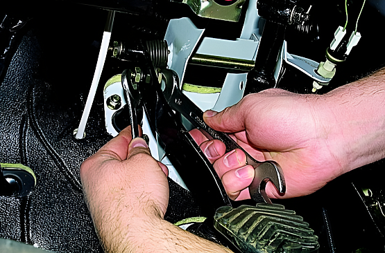 Замена главного цилиндра сцепления