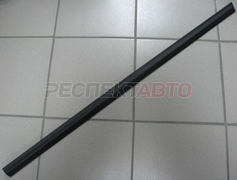 Молдинг двери передней правой