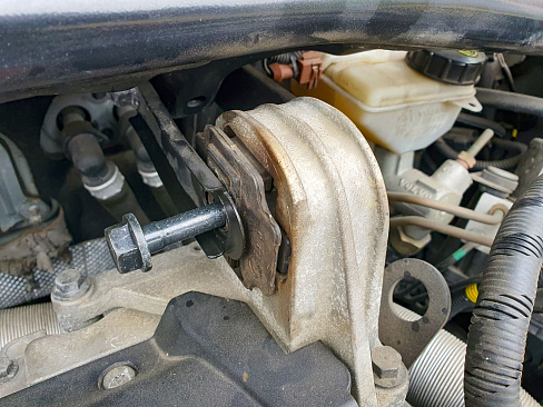 Замена опоры двигателя